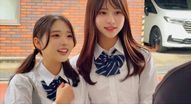 二葉エマ | 夢中必至！制服美女で挑む即ハメ×素人 エロいプレイ画像(skho326)-1